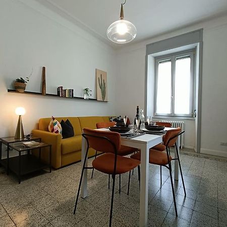 Stylish Flat Near Station And City Center Côme Esterno foto