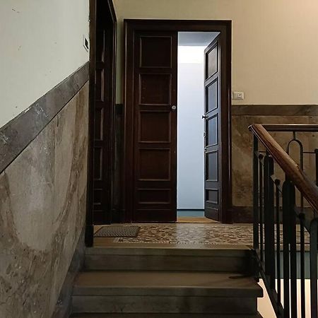 Stylish Flat Near Station And City Center Côme Esterno foto