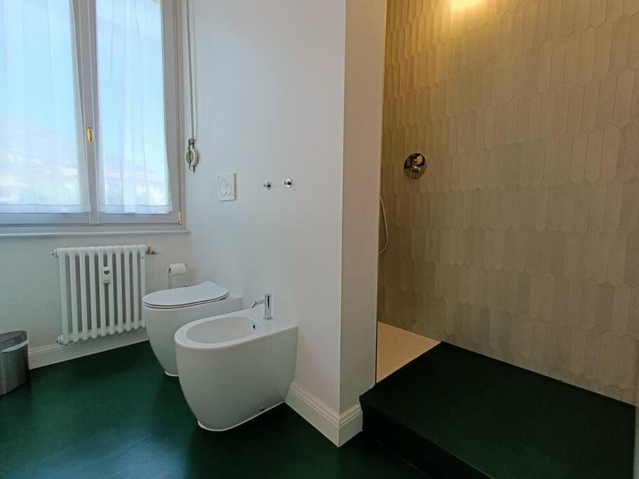 Stylish Flat Near Station And City Center Côme Esterno foto