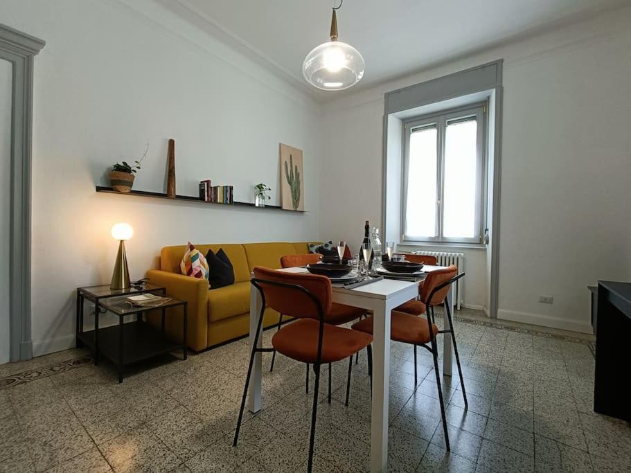 Stylish Flat Near Station And City Center Côme Esterno foto