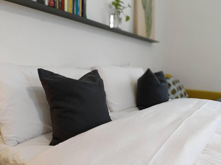 Stylish Flat Near Station And City Center Côme Esterno foto