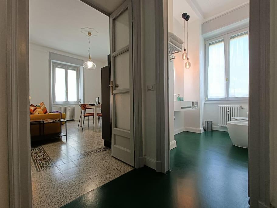 Stylish Flat Near Station And City Center Côme Esterno foto