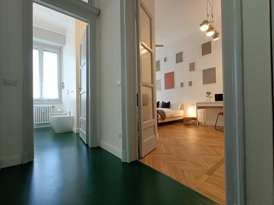 Stylish Flat Near Station And City Center Côme Esterno foto