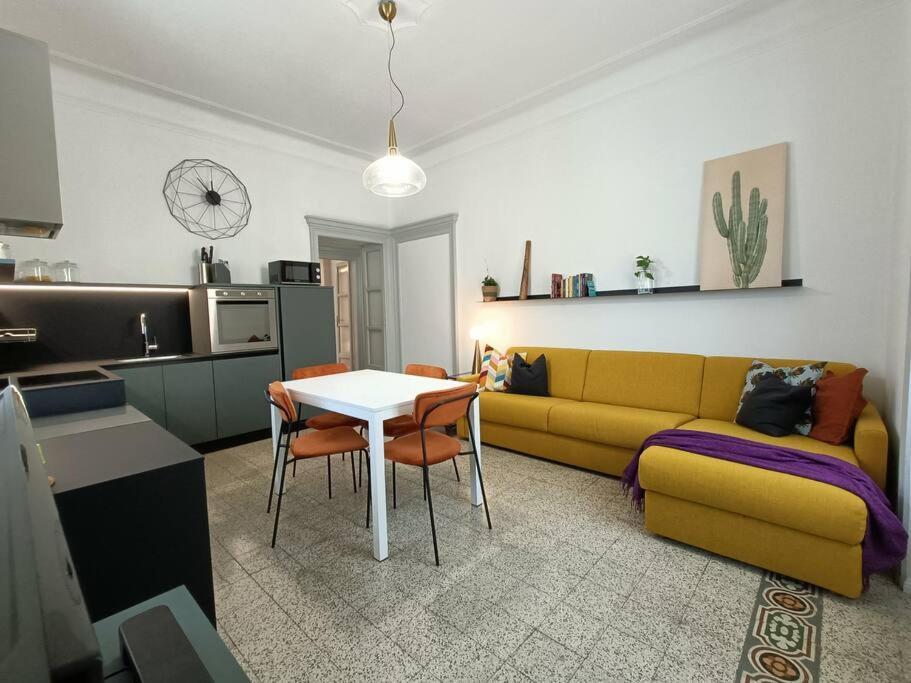 Stylish Flat Near Station And City Center Côme Esterno foto
