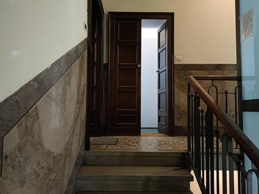 Stylish Flat Near Station And City Center Côme Esterno foto